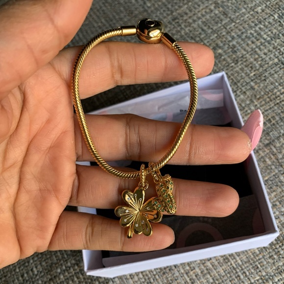 Pandora gold plated Bracelet with two charms - Picture 9 of 15